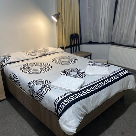 371 Cranbrook Rd Ig2 Ξενοδοχείο Ίλφορντ Εξωτερικό φωτογραφία