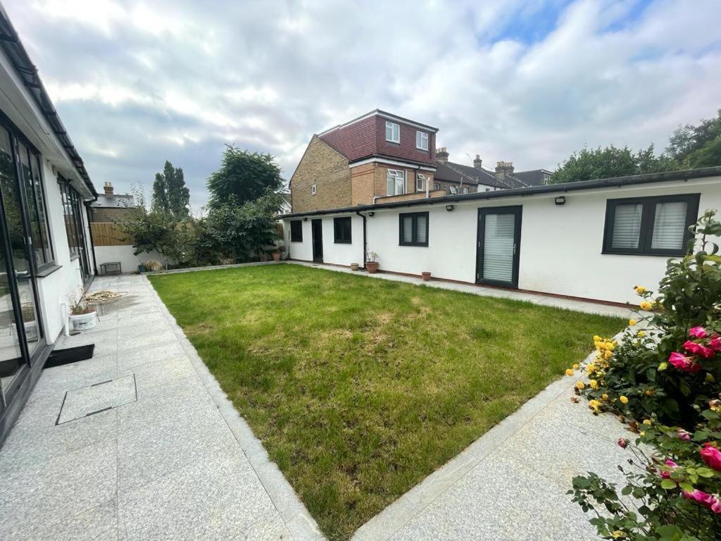 371 Cranbrook Rd Ig2 Ξενοδοχείο Ίλφορντ Εξωτερικό φωτογραφία