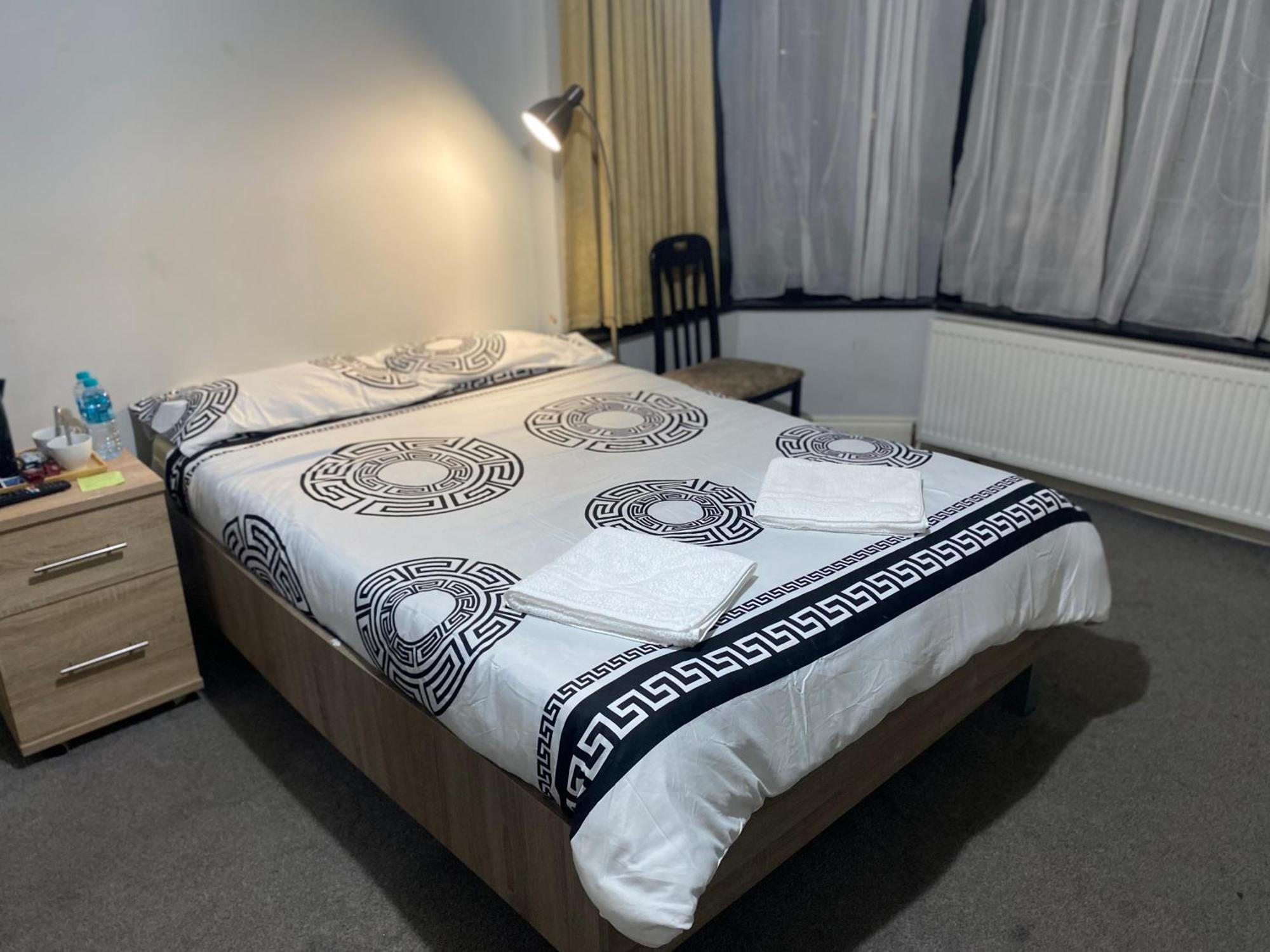 371 Cranbrook Rd Ig2 Ξενοδοχείο Ίλφορντ Εξωτερικό φωτογραφία