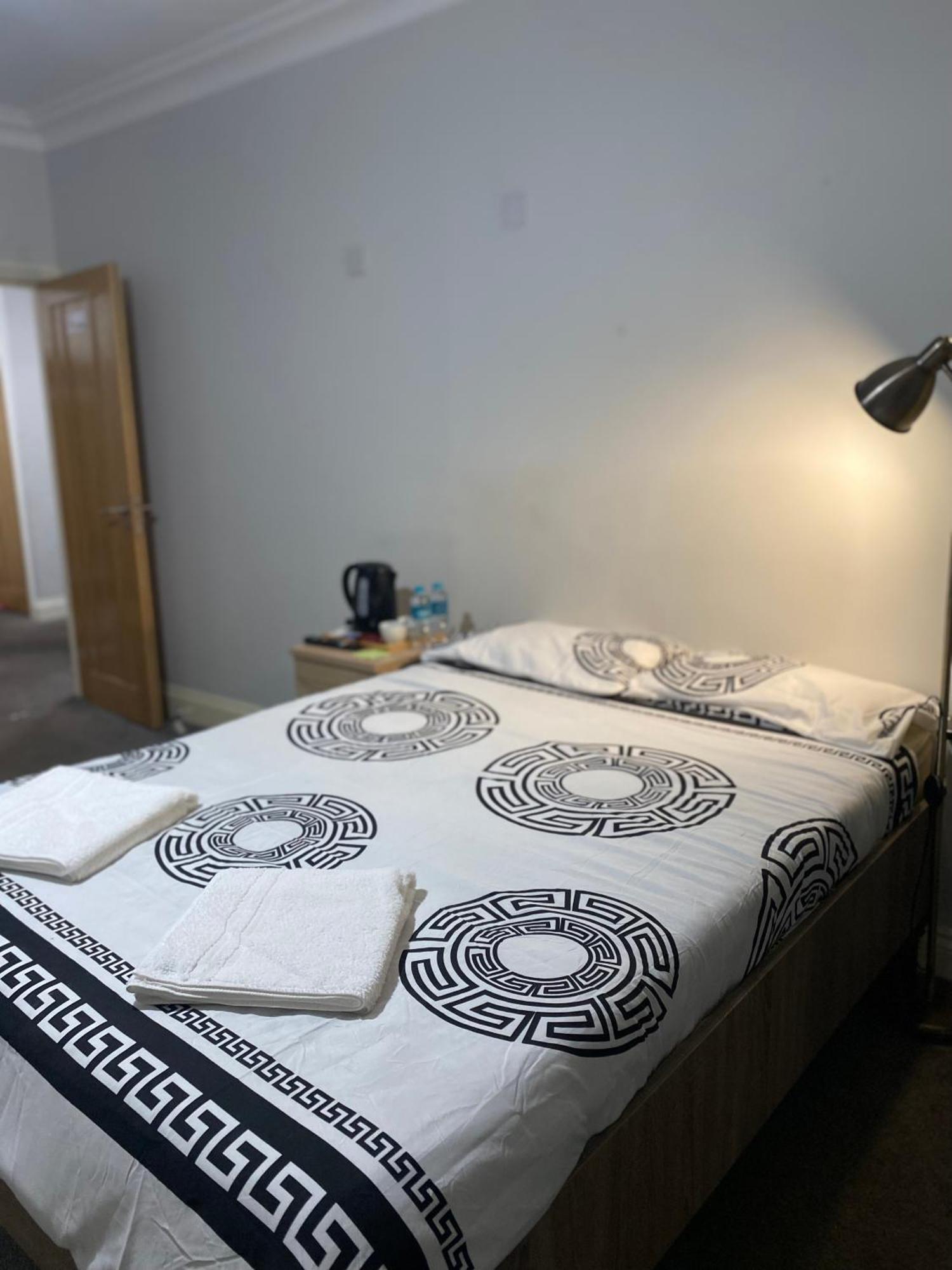 371 Cranbrook Rd Ig2 Ξενοδοχείο Ίλφορντ Εξωτερικό φωτογραφία